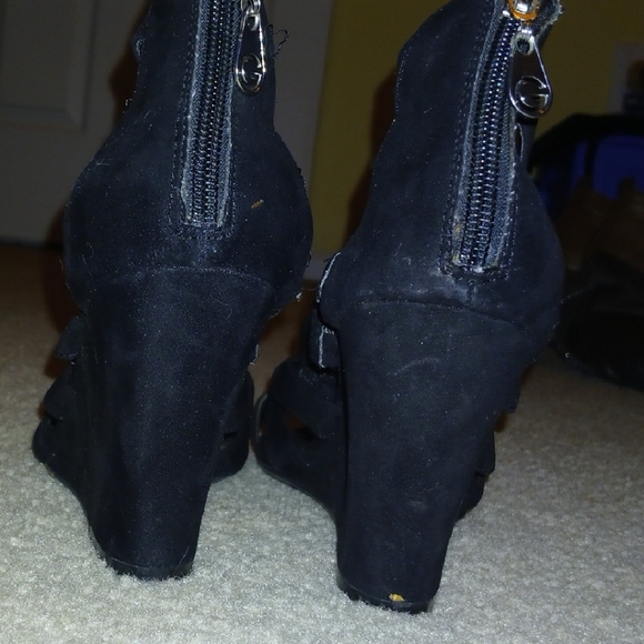 Guess Black Strappy Wedge Sandals - Picture 5 of 6